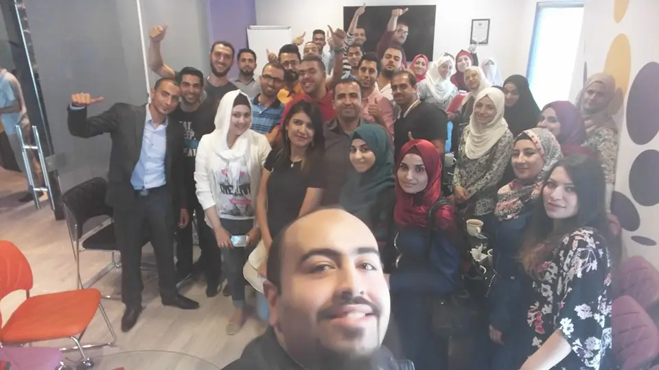 احتفال المشاركين بختام برنامج أونلاينرز